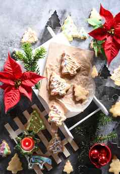 原始酥饼饼干糖衣形式圣诞节树生活
