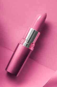 奢侈品口红丝绸丝带粉红色的假期背景化妆化妆品平铺美品牌产品设计