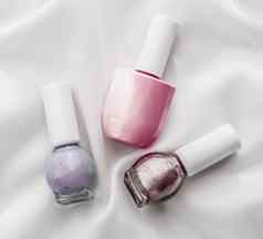 指甲波兰的瓶丝绸背景法国修指甲产品nailpolish化妆化妆品奢侈品美品牌假期平铺艺术设计