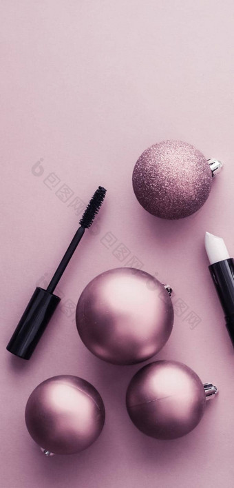 化妆化妆品产品集美品牌<strong>圣诞节</strong>出售<strong>促销活动</strong>奢侈品紫色的平铺背景假期设计