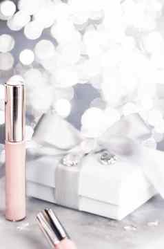 假期化妆基金会基地遮瑕膏白色礼物盒子奢侈品化妆品现在空白标签产品美品牌设计