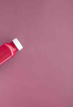 排毒超级食物草莓奶昔瓶重量损失净化紫色的背景平铺设计食物营养专家博客