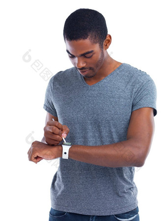 写作裁剪视图年轻的男人。穿智能手表数字接口