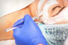 脸剥美容师面部治疗美容师适用于清洗脸面具女病人
