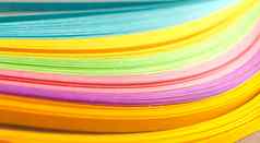 五彩缤纷的彩虹颜色摘要背景条纹明亮的颜色