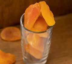 干杏子分散玻璃木表格饮食甜点