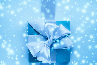 冬天假期礼物发光的雪冻蓝色的背景圣诞节礼物惊喜