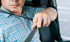 安全带事故预防司机手紧固座位带关闭人手把座位带司机的手把座位带