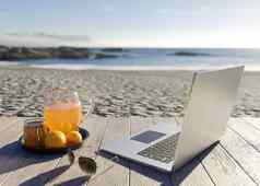 移动PC海工作场所海滩距离工作工作在线教育课程在线培训学习购物互联网电子商务假期假期工作自由渲染