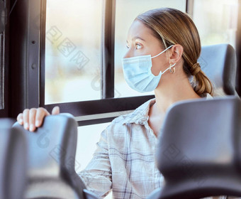科维德旅行合规公共汽车女人公共运输安全卫生电晕规则健康健康社会距离女孩窗口旅行城市
