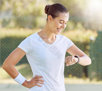 女人看放松锻炼健身体育培训有氧运动健康身体健康年轻的女孩运动员马拉松跑步者秒表暂停检查锻炼运行时间时间