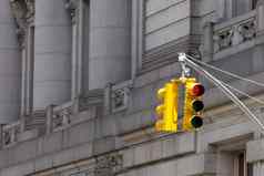 黄色的交通灯街纽约城市