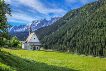 高山教堂教堂白云石山脉阿尔卑斯山脉博尔扎诺意大利