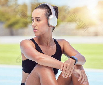 音乐健身放松体育女人采取打破锻炼锻炼培训<strong>健康</strong>有氧<strong>运动健康健康</strong>女<strong>运动</strong>员听音频耳机