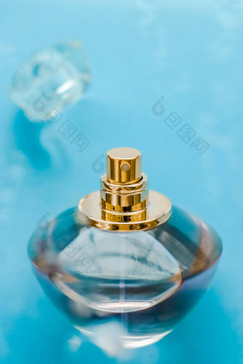 香水瓶蓝色的水新鲜的海沿海气味魅力香味水香水产品假期礼物奢侈品美水疗中心品牌现在
