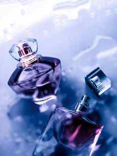 香水瓶紫色的水新鲜的海沿海气味魅力香味水香水产品假期礼物奢侈品美水疗中心品牌现在