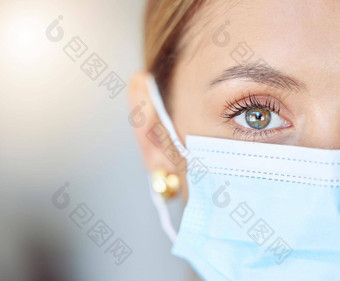 科维德健康脸面具人类特写镜头眼睛年轻的女人穿保护预防措施安全肖像女医疗保健冠状病毒流感冷流感大流行