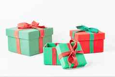 现在礼物盒子弓一年的惊喜红色的绿色盒子礼物