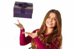 生日圣诞节假期现在快乐女人持有紫色的礼物奢侈品美盒子订阅交付孤立的白色背景