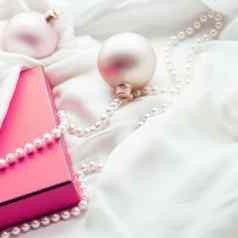 圣诞节假期背景节日装饰物粉红色的古董礼物盒子冬天季节现在奢侈品品牌设计