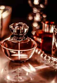 香水瓶古董香味魅力虚荣表格晚上珍珠珠宝水香水假期礼物奢侈品美品牌现在