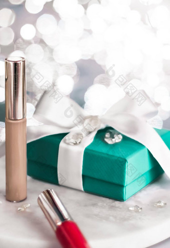 假期化妆基金会基地遮瑕膏绿色礼物盒子奢侈品化妆品现在空白标签产品美品牌设计