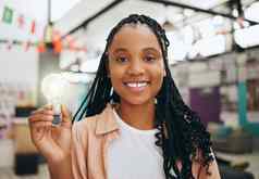 光灯泡的想法黑色的女人学生肖像教室学习创新教育知识灵感的想法大学女孩灯泡图标标志问题解决