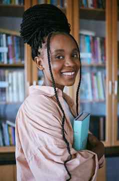 学生黑色的女人图书馆书大学教育思考学习知识奖学金研究肖像年轻的女研究阅读生活方式基因女孩