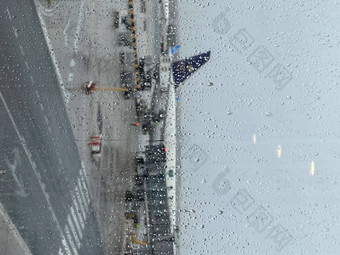 风暴机场新员工培训视图飞机雨滴主题天气延迟取消了飞行