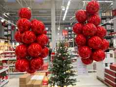 圣诞节装饰红色的球商店移动照片