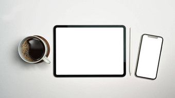 数字平板电脑聪明的电话手写笔笔杯咖啡白色背景空屏幕做广告设计