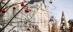 关闭球圣诞节冷杉树散景光花环背景复制空间快乐圣诞节快乐一年