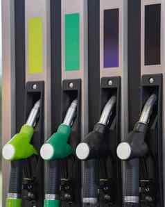 紫色的绿色黄色的黑色的颜色燃料汽油自动售货机背景价格增加运输概念