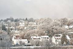 雪覆盖城市富尔达如图所示阿申贝格小时尼西格部分城市富尔达海塞德国冬天12月