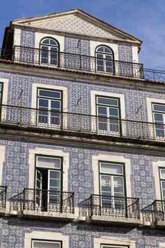 葡萄牙语房子覆盖蓝色的瓷砖阿祖莱霍