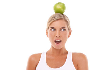 女人哇苹果头工作室健康饮食平衡白色背景孤立的模型水果惊喜表达式脸维生素自然营养健康的有机食物