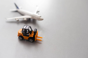 玩具挖掘机飞机行业概念