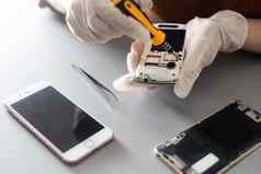 技术员修复内部移动电话焊接铁概念数据硬件技术
