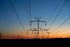 高电压塔不断上升的能源价格概念行业能源增加价格电概念行业能源危机欧洲引起的俄罗斯侵略战争乌克兰