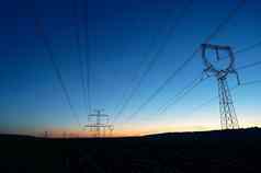 高电压塔不断上升的能源价格概念行业能源增加价格电概念行业能源危机欧洲引起的俄罗斯侵略战争乌克兰