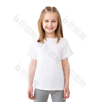 可爱的女孩穿空白t恤