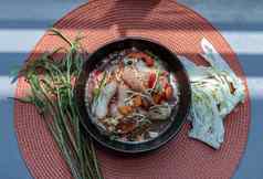 泰国木瓜辣的沙拉喜欢断续器混合烤猪肉脖子陶瓷菜