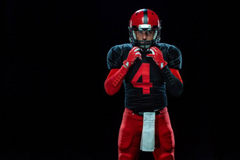 美<strong>国足</strong>球球员运动员运动员<strong>红</strong>色的头盔黑色的背景体育运动动机壁纸