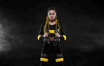 非洲美国女人运动员下载照片健身俱乐部<strong>广告设计</strong>女人锻炼哑铃健身房