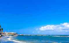 热带加勒比海滩清晰的绿松石水playa的卡门墨西哥