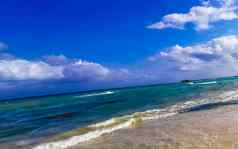 热带加勒比海滩清晰的绿松石水playa的卡门墨西哥