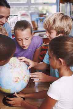 旅行一天集团小学生学习世界地理位置老师