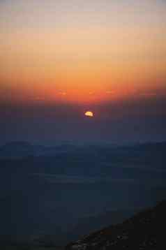 美丽的山景观日落山前山照片橙蓝色自然音调