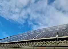太阳能面板生产清洁能源屋顶住宅房子德国