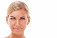 护肤品肖像女人工作室健康卫生梳理白色背景脸美女孩模型放松皮肤治疗化妆品皮肤病学护理平静完美的